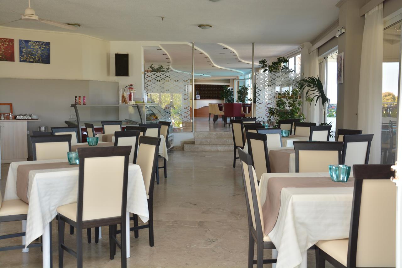 Costa Angela Seaside Resort Luaran gambar